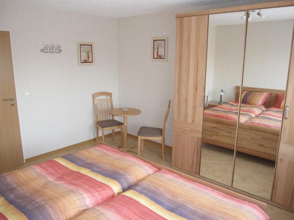Ferienwohnung Schönhense room 6